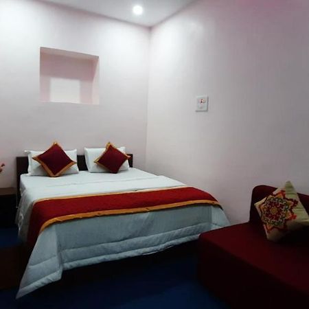 B R Inn Bangalore Bagian luar foto